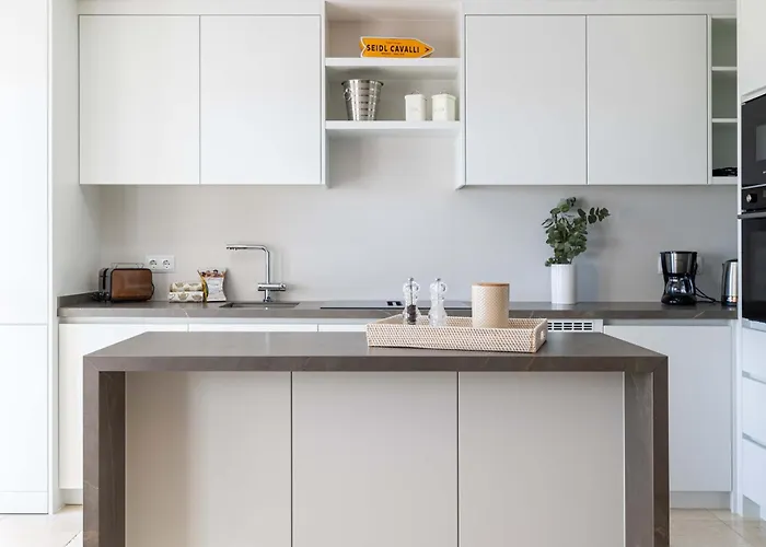 Hoyo 19 Apartment., Padierna